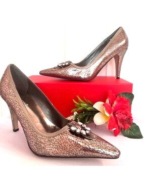 PIERRE DUMAS ~ Rhapsody Shimmering Bronze 4” Heels w/Rhinestone Accents size 9